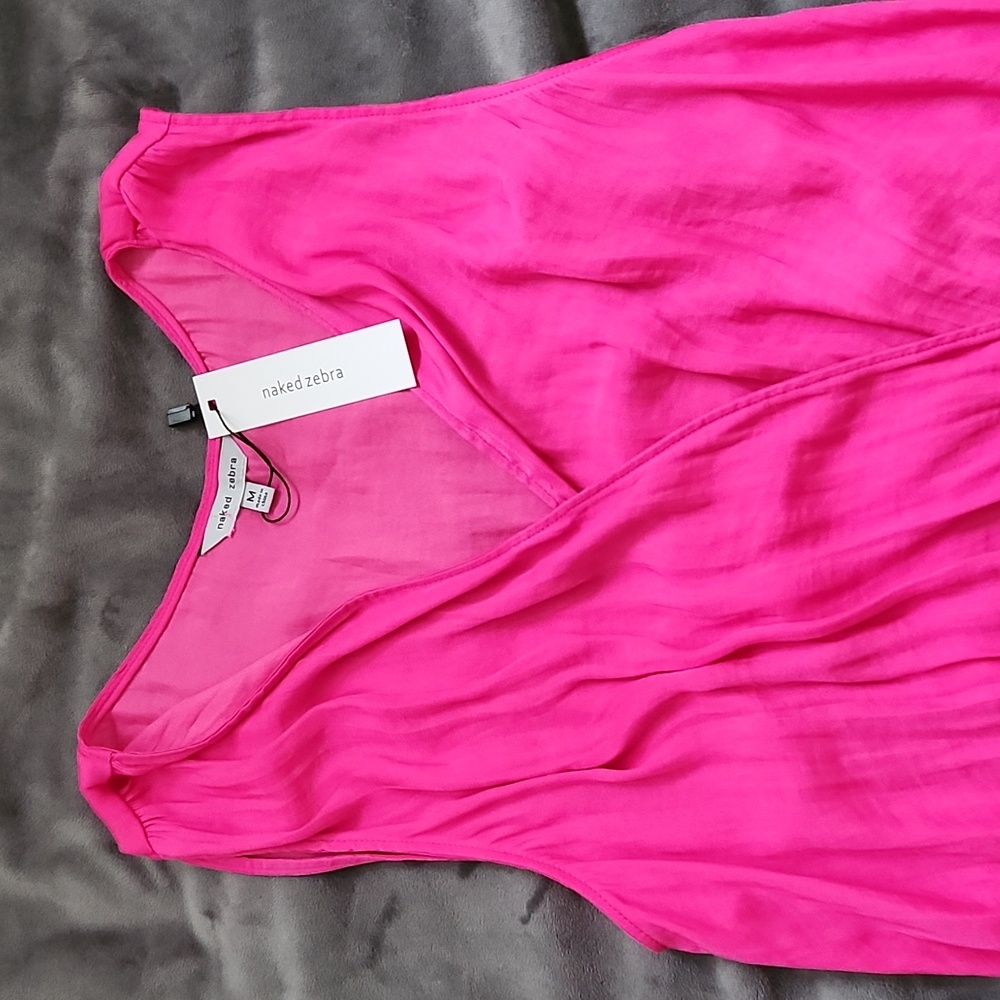 Naked zebra med pink dress